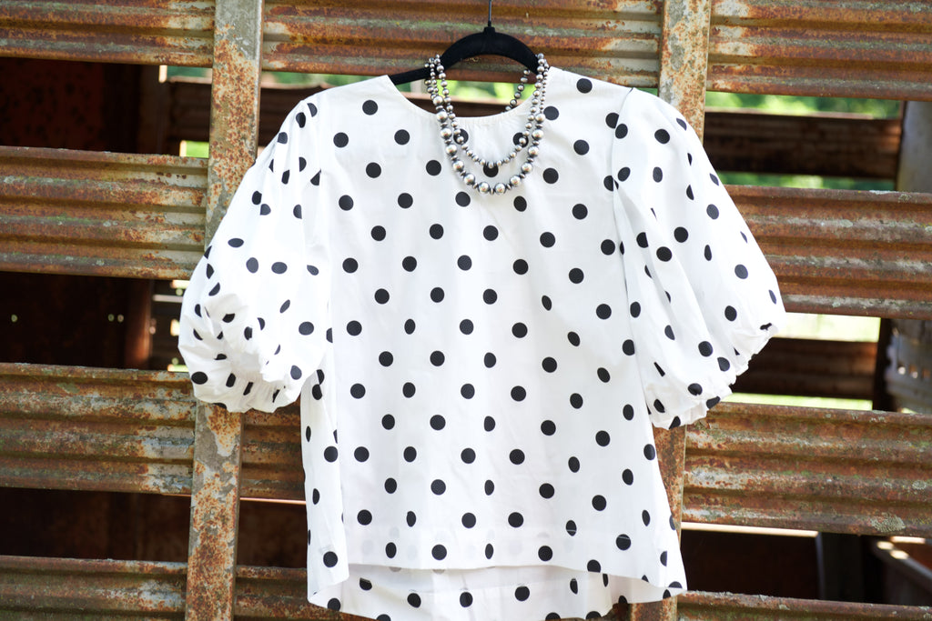 The Konnie- Black&White